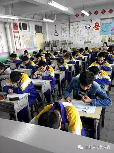 《成功在路上》第一卷（節(jié)選）：重視教育教學(xué)中存在的問題
